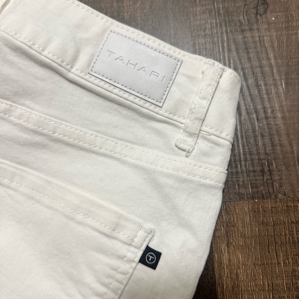 Tahari NWT White mid rise Bermuda shorts size 8 - Picture 5 of 6